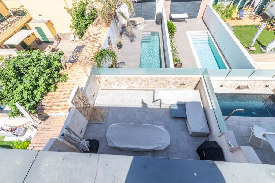 Contemporary family townhouse with sea views and patio in idyllic Molinar