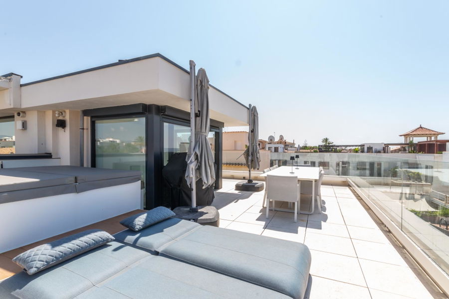 Contemporary family townhouse with sea views and patio in idyllic Molinar