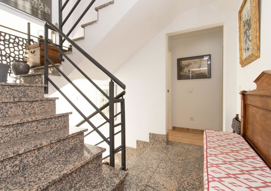 Penthouse with spacious roof terrace just steps from the beach in Can Pastilla