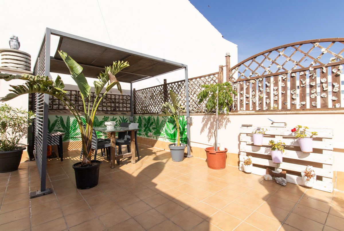 Penthouse with spacious roof terrace just steps from the beach in Can Pastilla