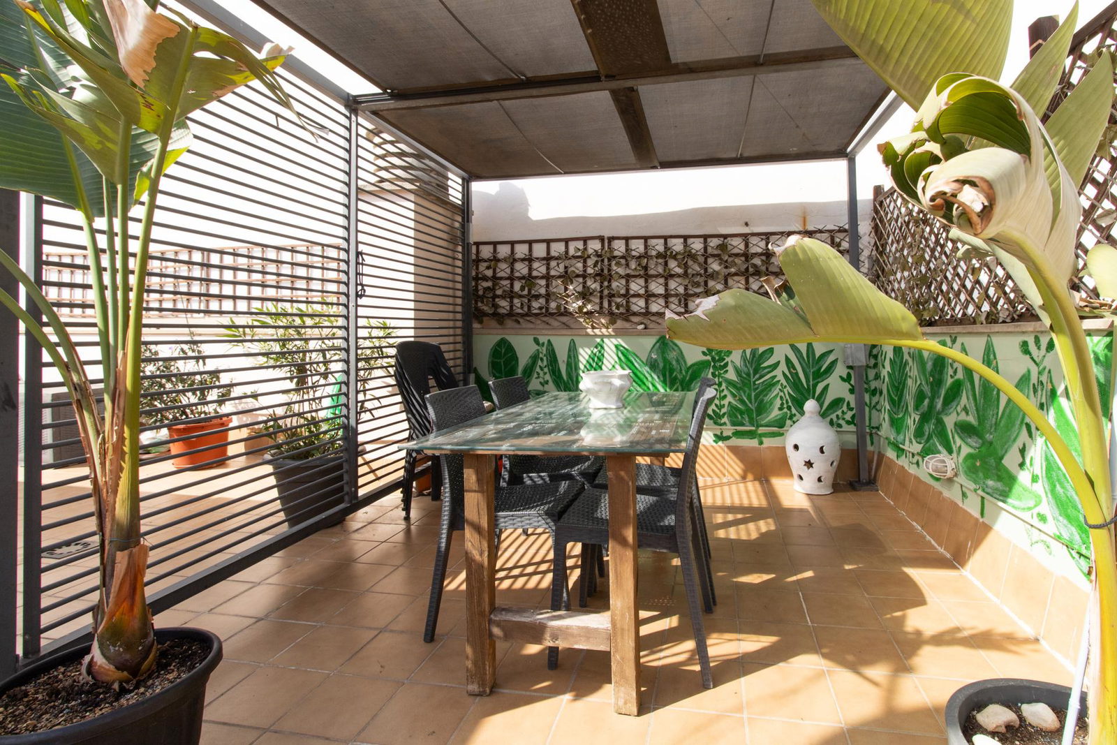 Penthouse with spacious roof terrace just steps from the beach in Can Pastilla