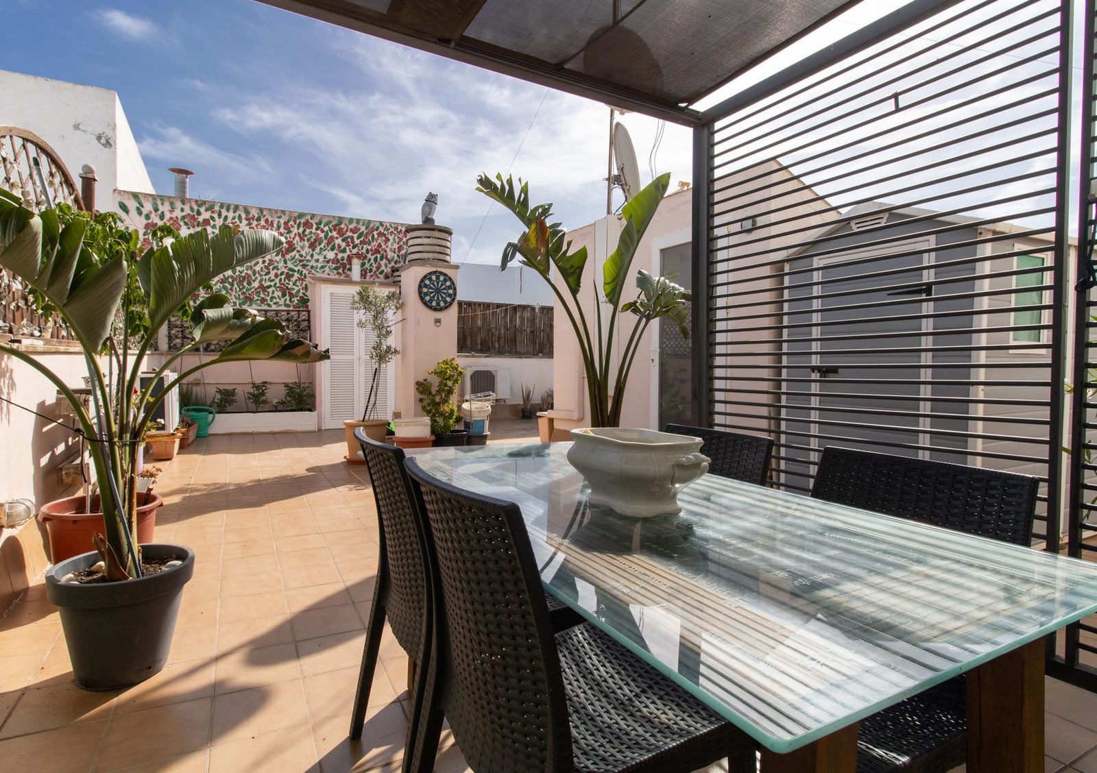 Penthouse with spacious roof terrace just steps from the beach in Can Pastilla
