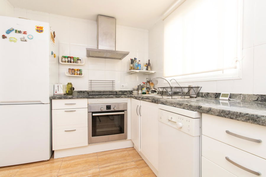 Penthouse with spacious roof terrace just steps from the beach in Can Pastilla