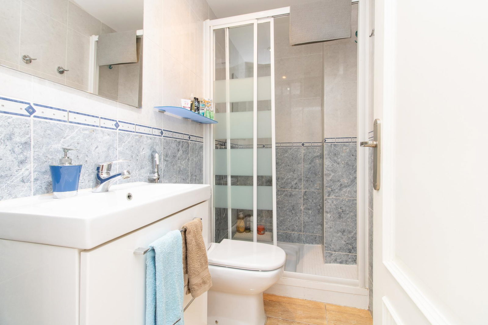 Penthouse with spacious roof terrace just steps from the beach in Can Pastilla