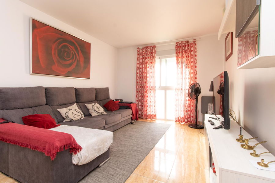 Penthouse with spacious roof terrace just steps from the beach in Can Pastilla