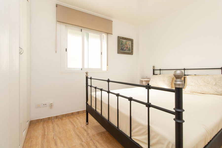 Penthouse with spacious roof terrace just steps from the beach in Can Pastilla