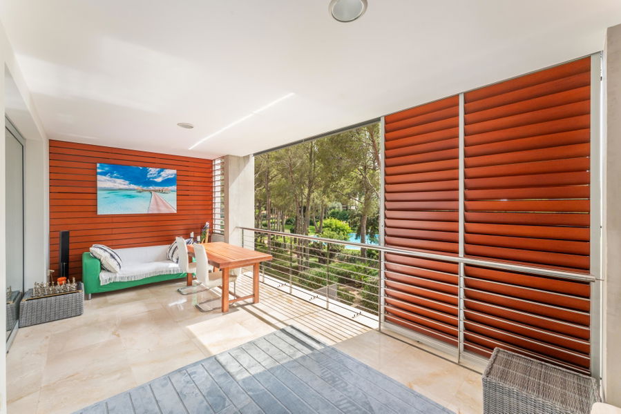 Amplio apartamento con espectaculares zonas comunes y piscinas en el exclusivo Bendinat