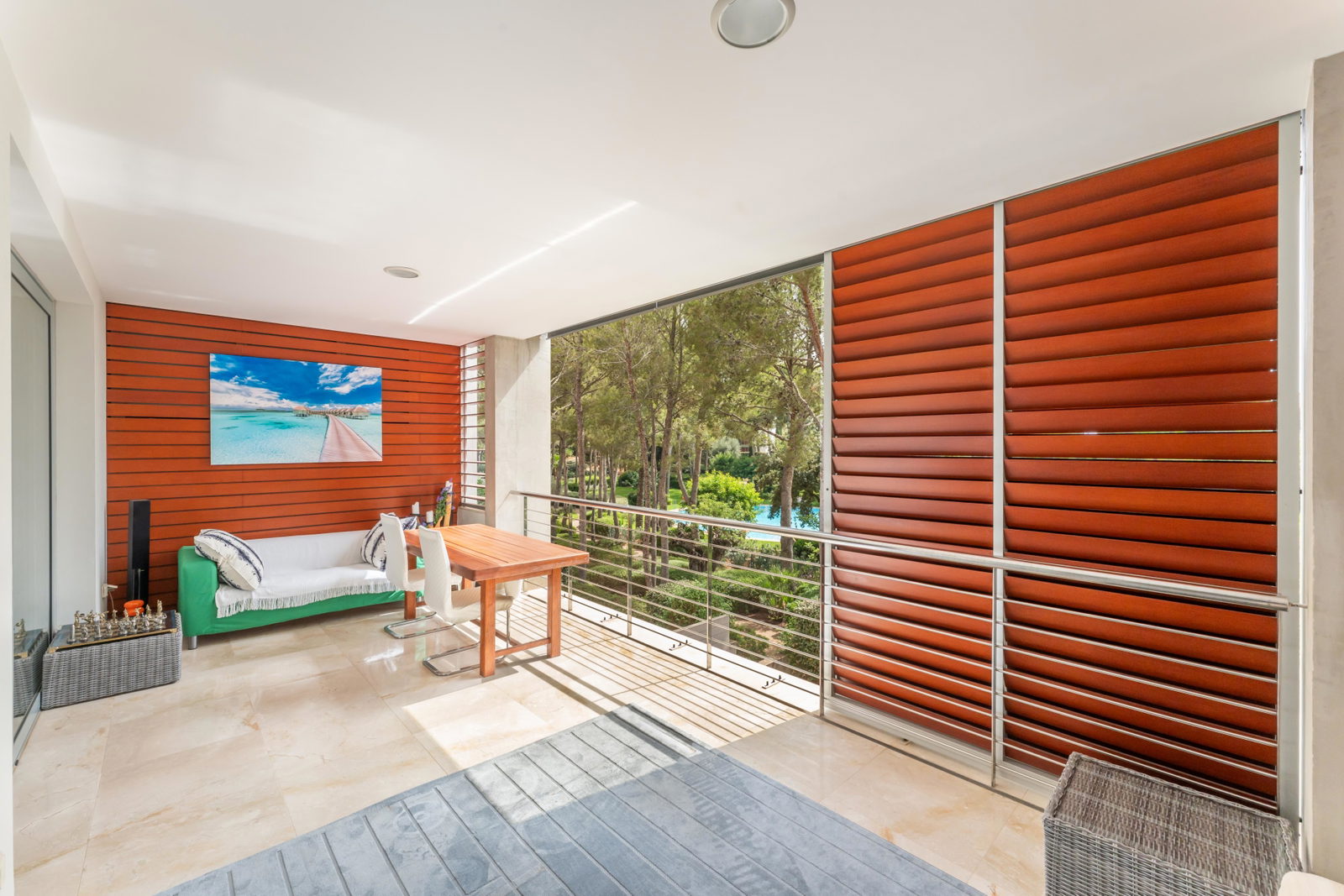 Amplio apartamento con espectaculares zonas comunes y piscinas en el exclusivo Bendinat