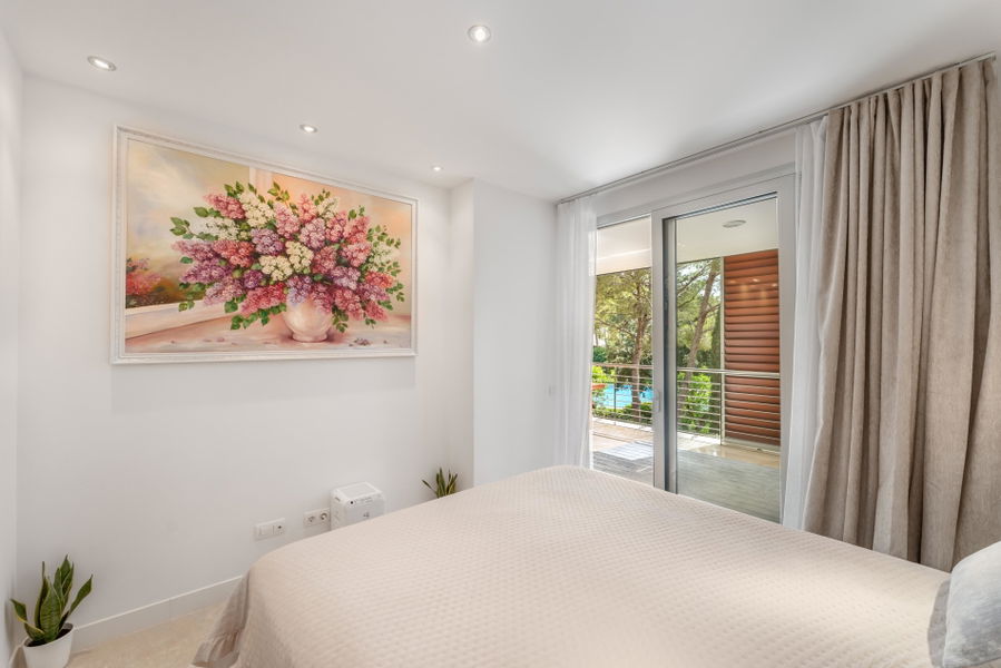Amplio apartamento con espectaculares zonas comunes y piscinas en el exclusivo Bendinat