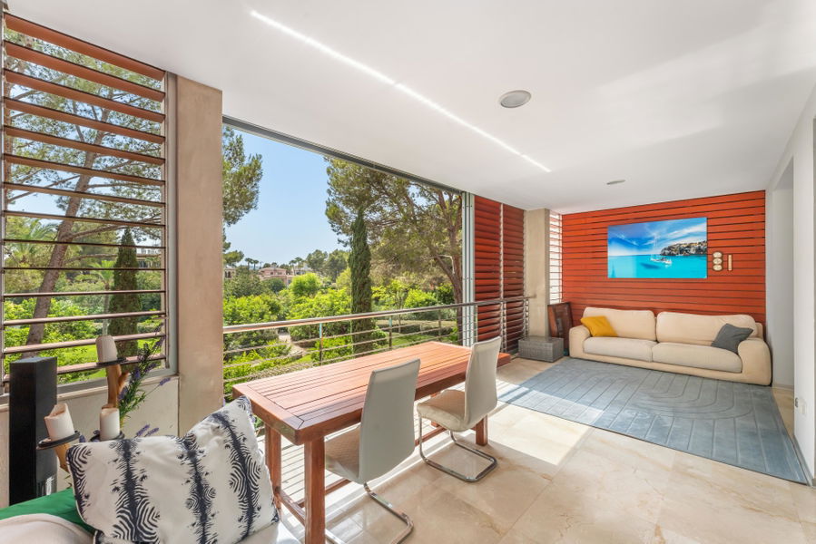 Amplio apartamento con espectaculares zonas comunes y piscinas en el exclusivo Bendinat