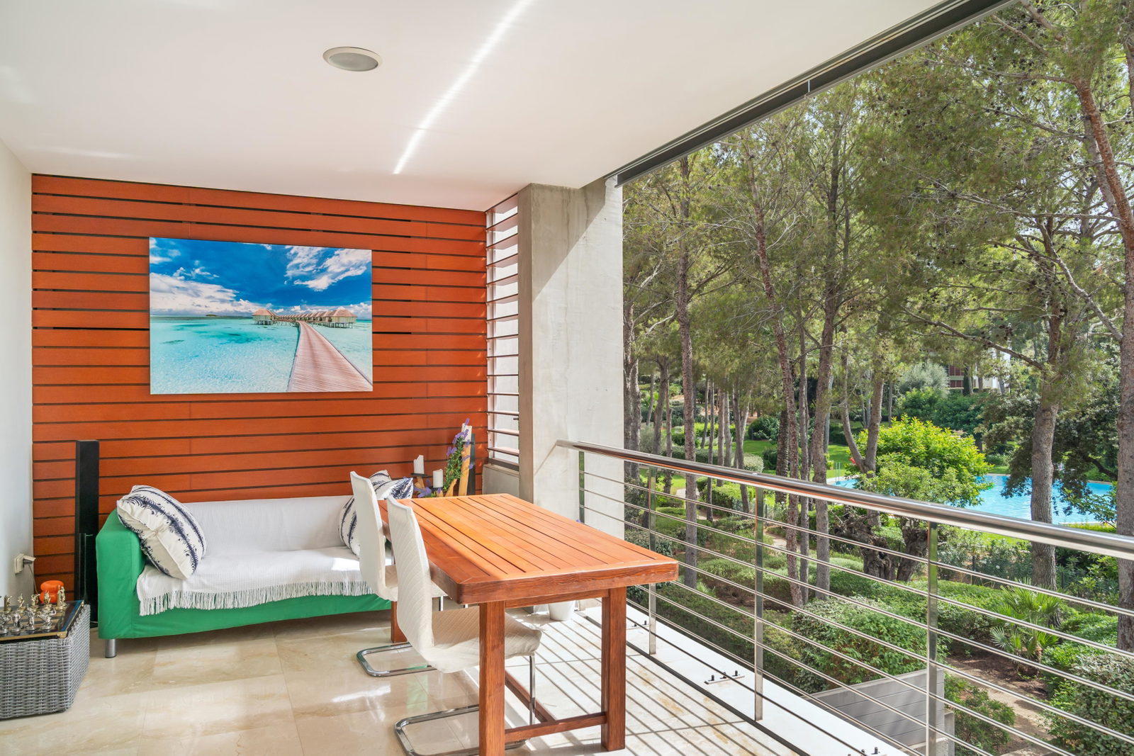Amplio apartamento con espectaculares zonas comunes y piscinas en el exclusivo Bendinat