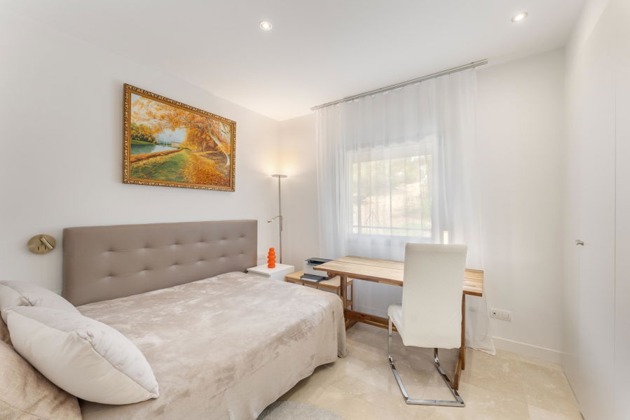 Amplio apartamento con espectaculares zonas comunes y piscinas en el exclusivo Bendinat