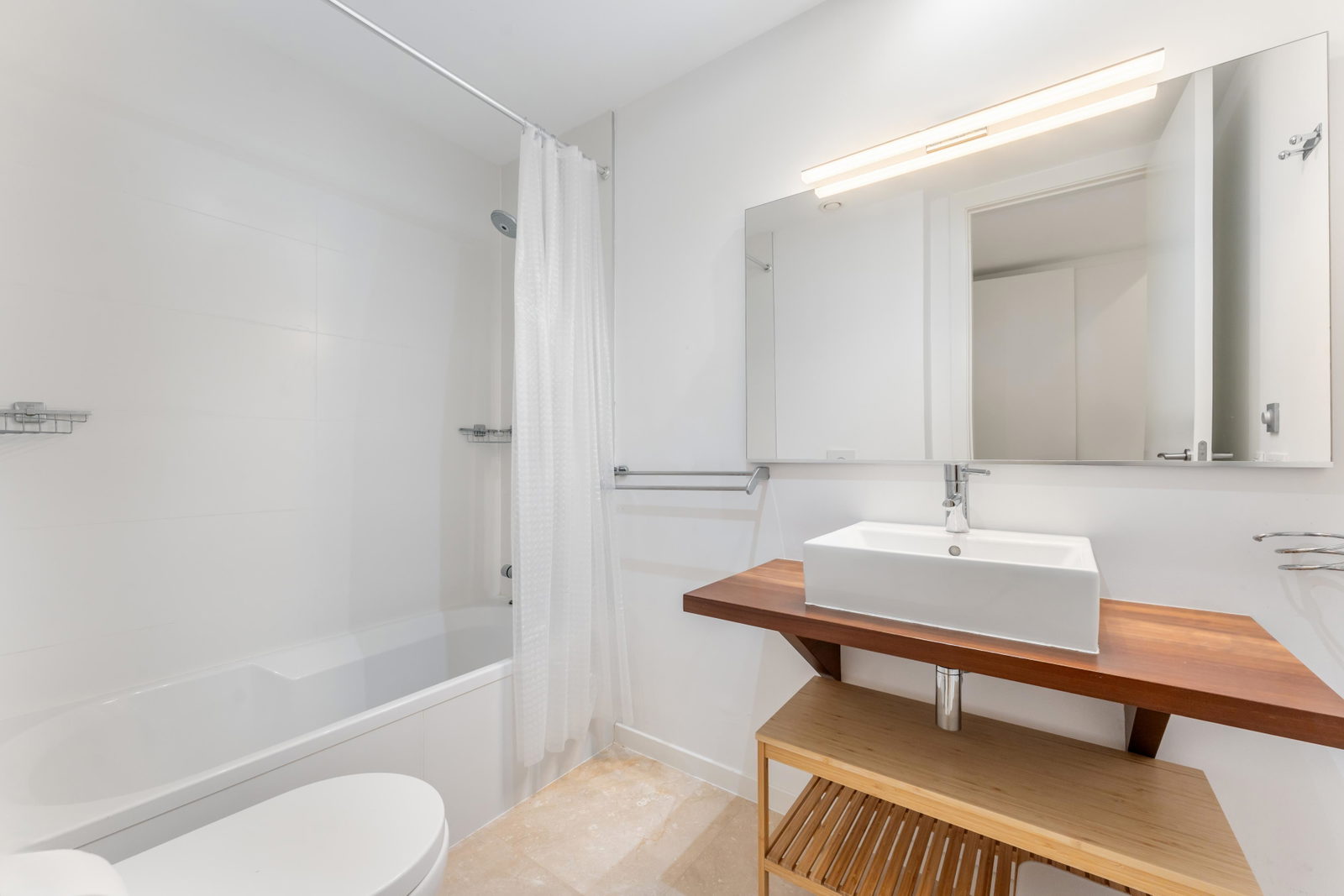 Amplio apartamento con espectaculares zonas comunes y piscinas en el exclusivo Bendinat