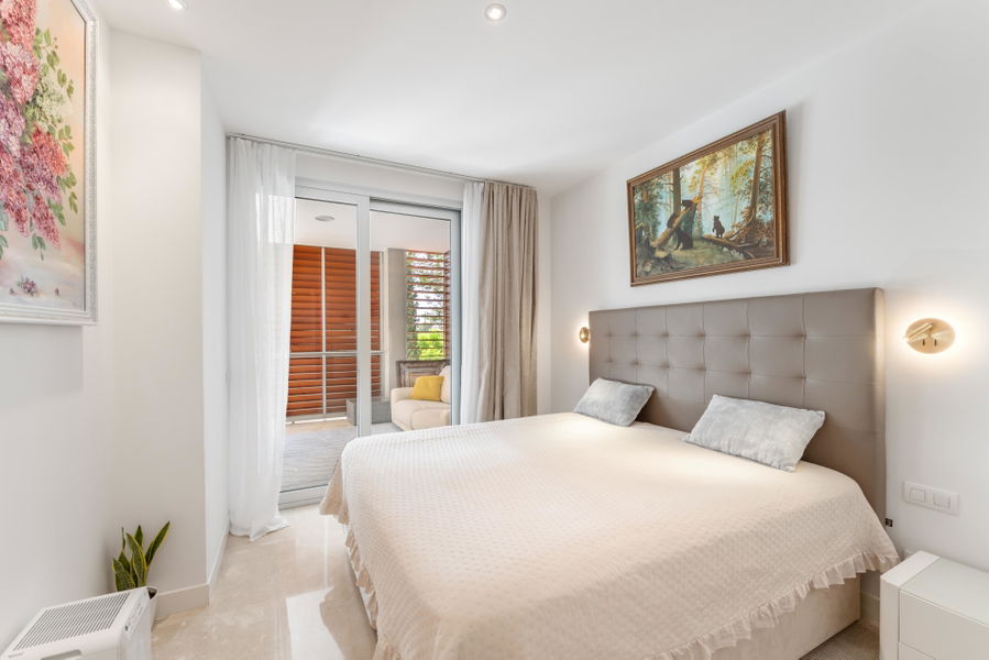 Amplio apartamento con espectaculares zonas comunes y piscinas en el exclusivo Bendinat