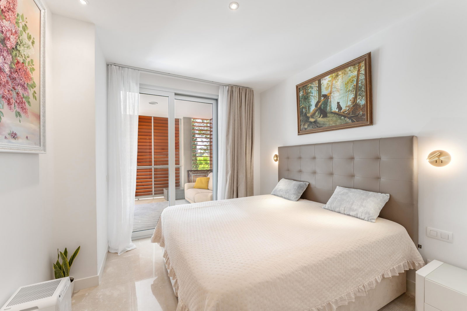 Amplio apartamento con espectaculares zonas comunes y piscinas en el exclusivo Bendinat