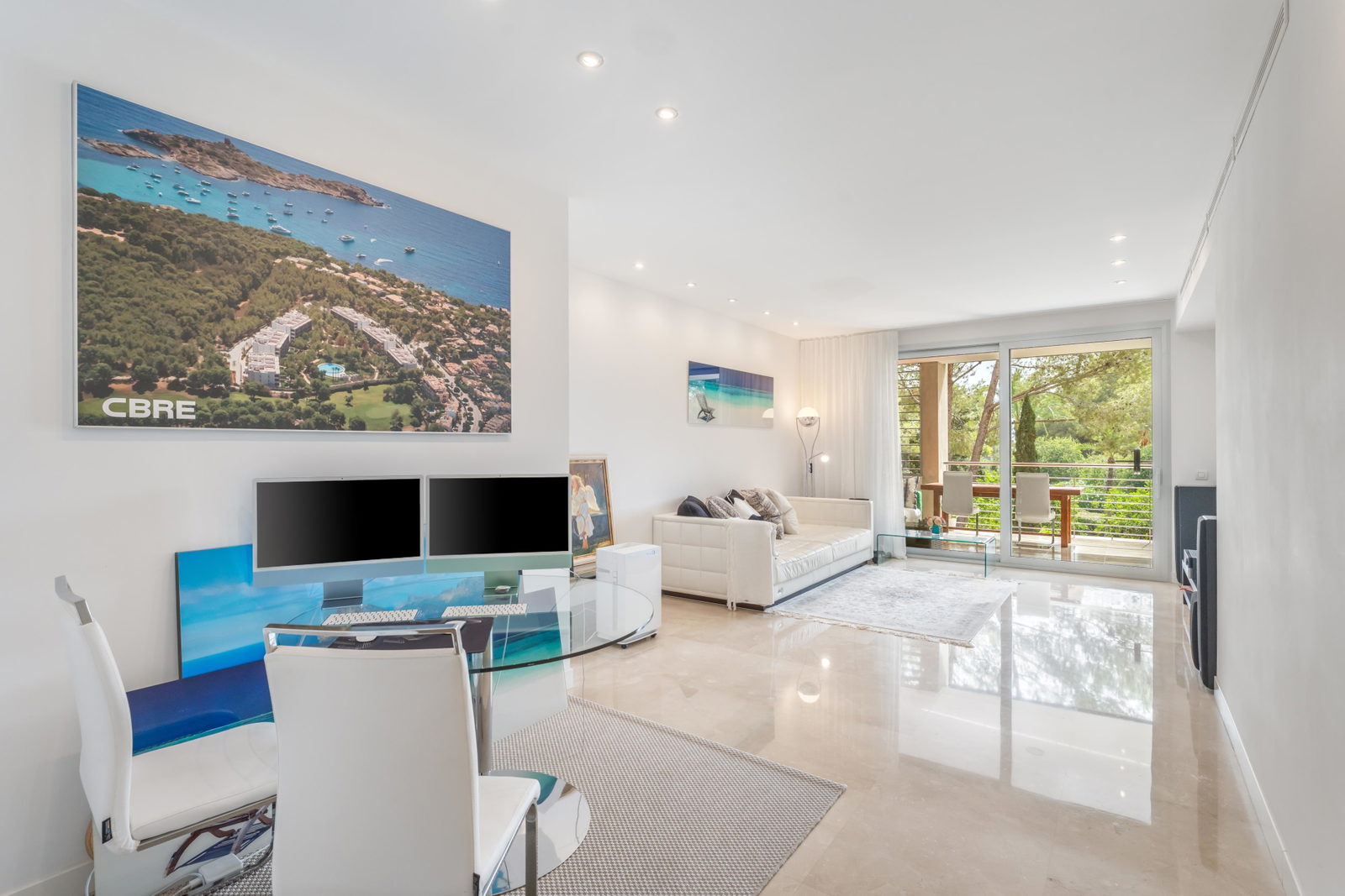 Amplio apartamento con espectaculares zonas comunes y piscinas en el exclusivo Bendinat