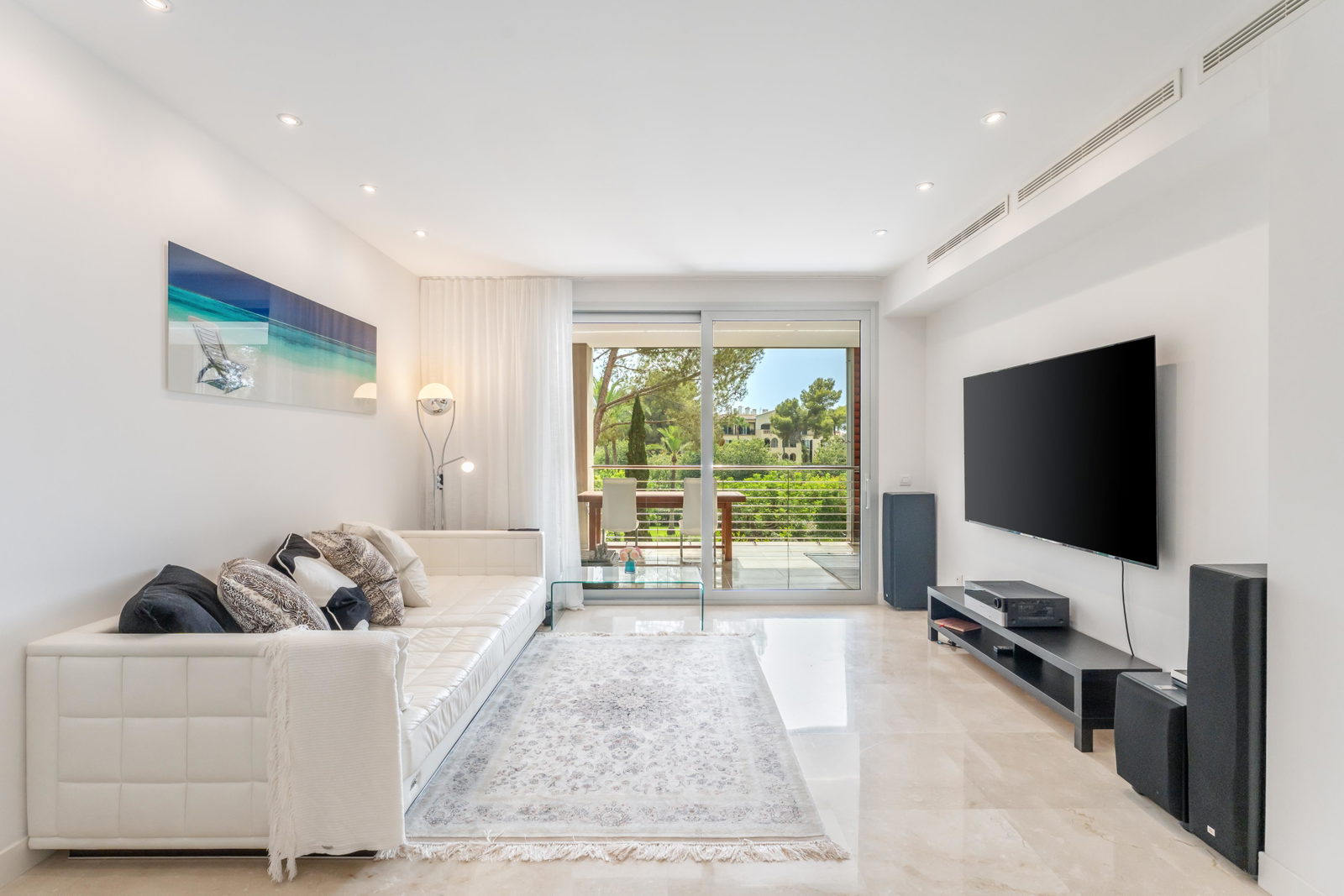 Amplio apartamento con espectaculares zonas comunes y piscinas en el exclusivo Bendinat