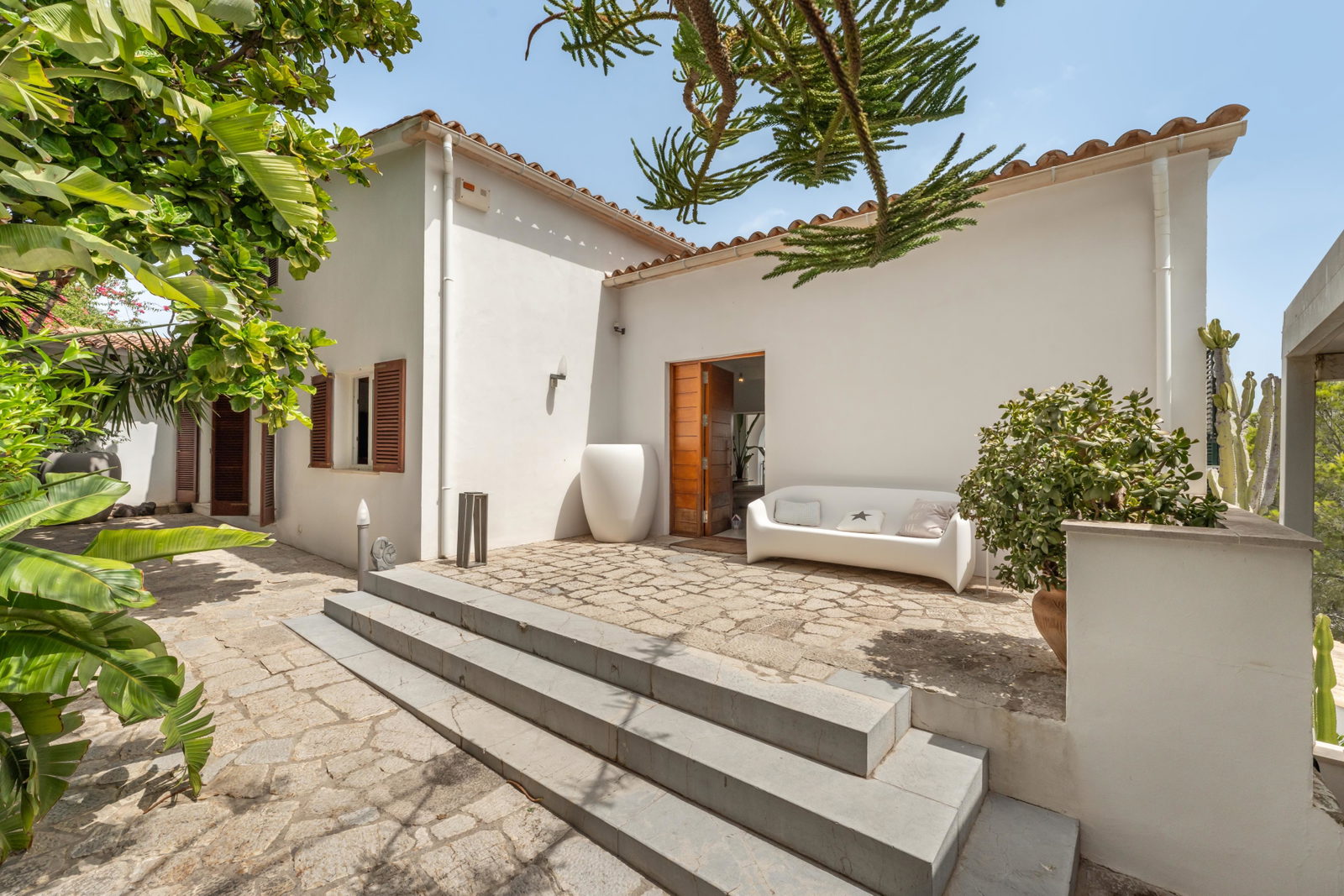 Mediterranean villa with  amazing sea view and prime location in front of Santa Ponsa Nautic Club