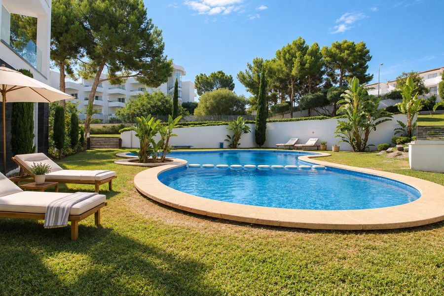 Geräumige Erdgeschosswohnung mit traumhafter Terrasse und Gemeinschaftspool in Palmanova