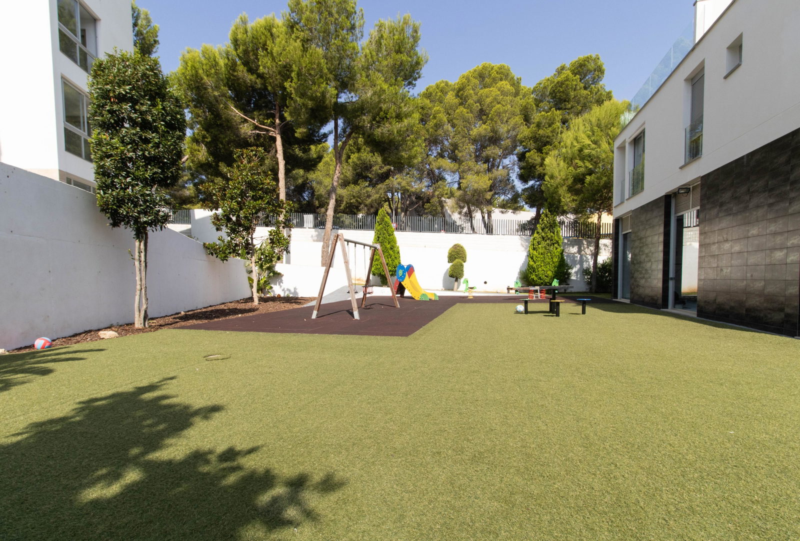 Spacious ground floor apartment with an amazing terrace and community pool in Palmanova