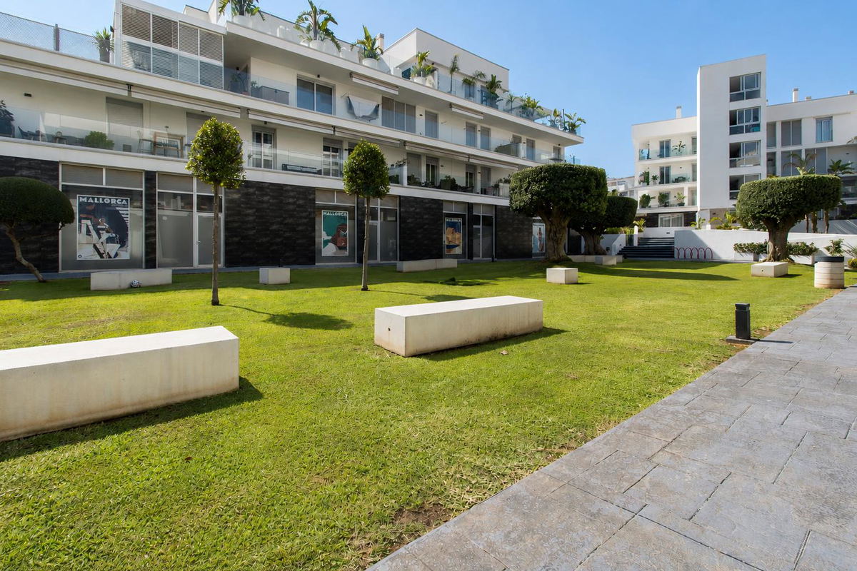 Spacious ground floor apartment with an amazing terrace and community pool in Palmanova