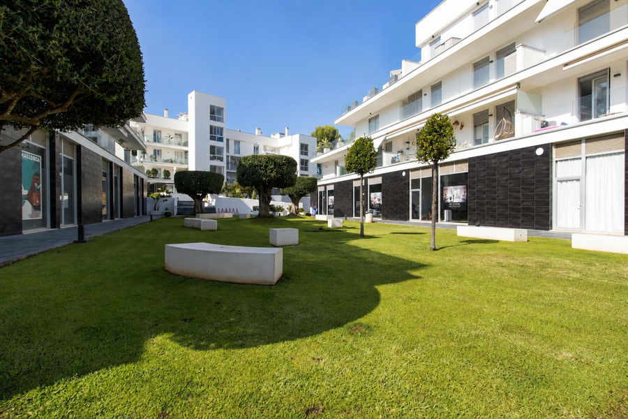 Spacious ground floor apartment with an amazing terrace and community pool in Palmanova