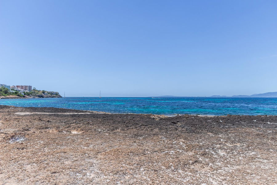 First Seeline apartment with sea views and a communal pool in Cala Blava for sale