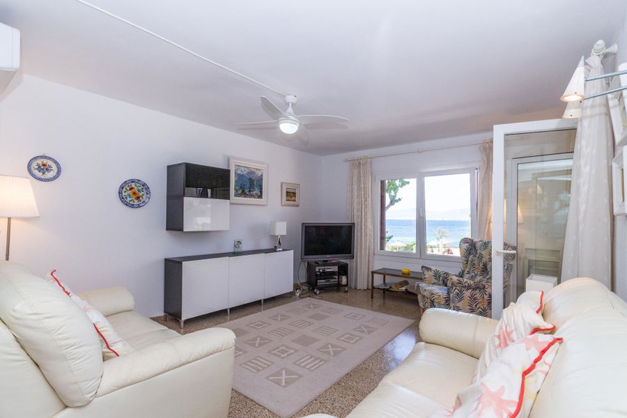 First Seeline apartment with sea views and a communal pool in Cala Blava for sale