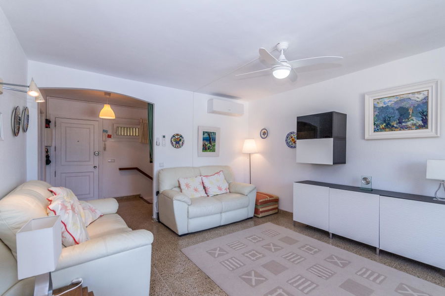 First Seeline apartment with sea views and a communal pool in Cala Blava for sale