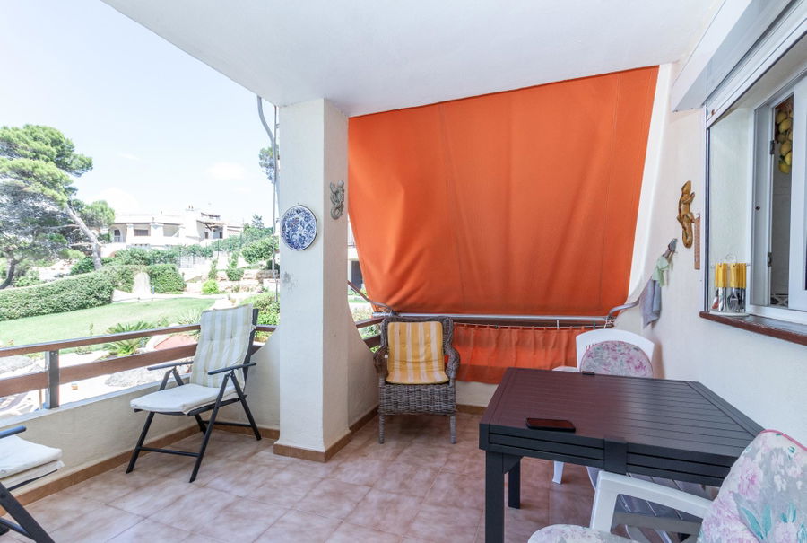 First Seeline apartment with sea views and a communal pool in Cala Blava for sale