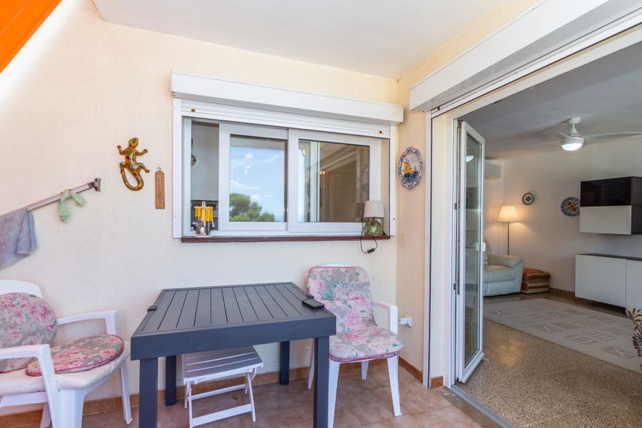 First Seeline apartment with sea views and a communal pool in Cala Blava for sale