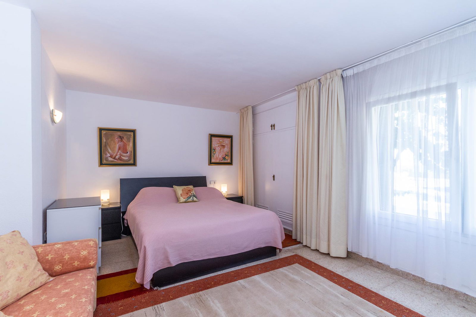 First Seeline apartment with sea views and a communal pool in Cala Blava for sale