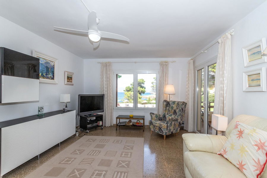 First Seeline apartment with sea views and a communal pool in Cala Blava for sale