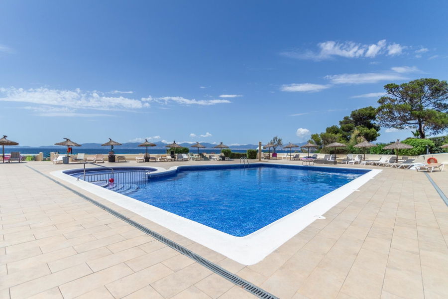 First Seeline apartment with sea views and a communal pool in Cala Blava for sale