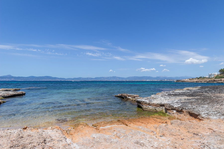 First Seeline apartment with sea views and a communal pool in Cala Blava for sale