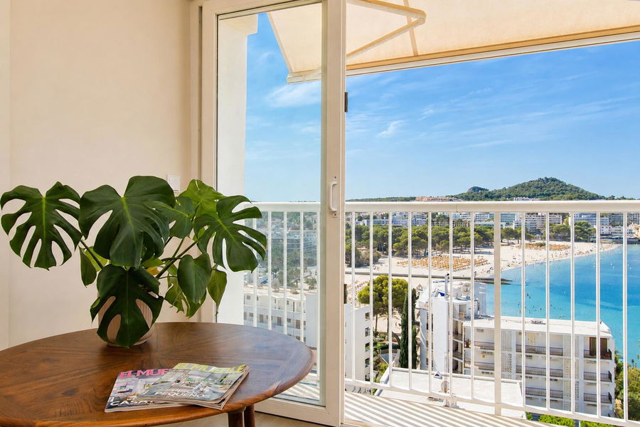 Modern renovated studio apartment with stunning sea views in Santa Ponsa