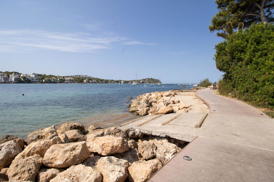 Modern renovated studio apartment with stunning sea views in Santa Ponsa