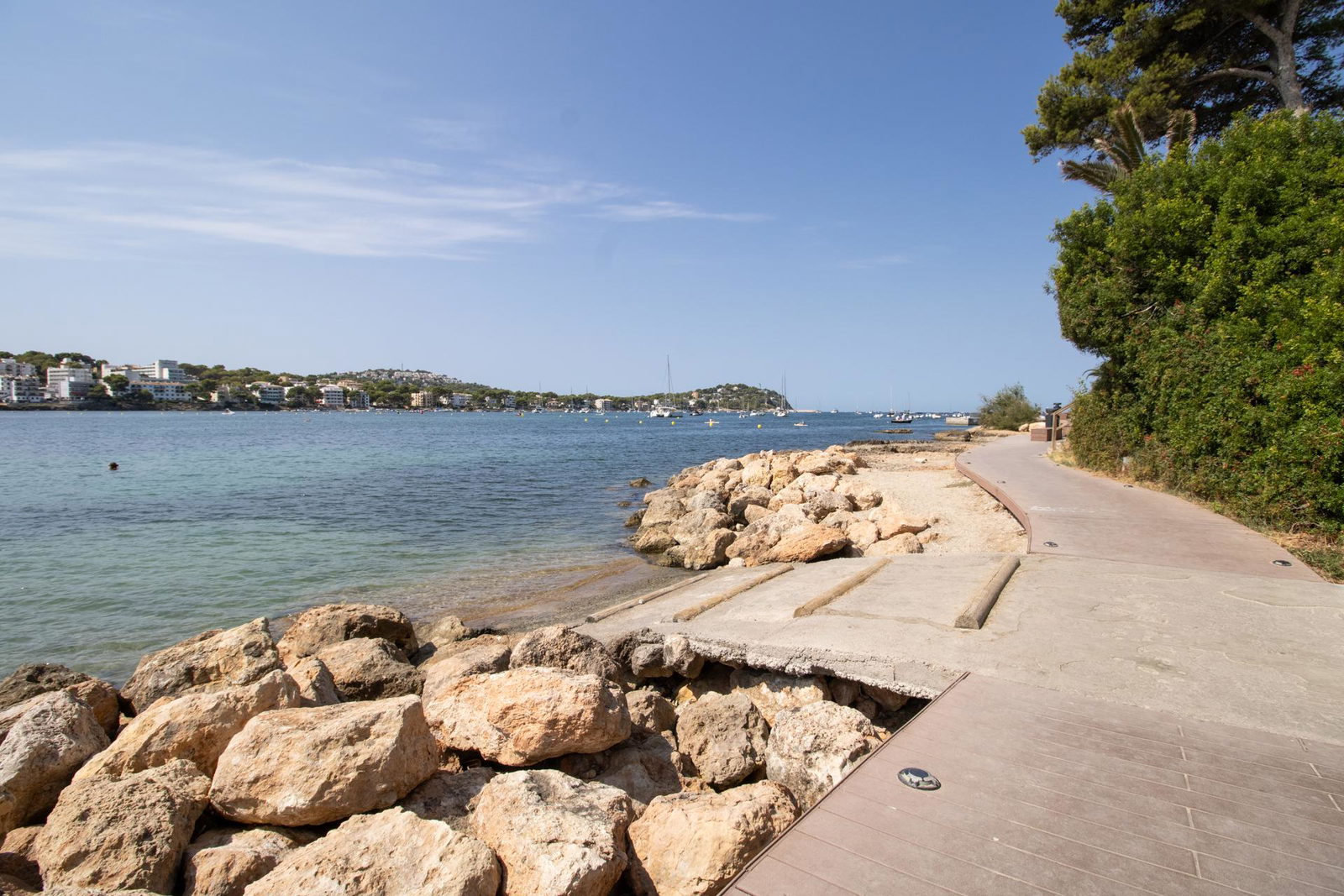 Modern renovated studio apartment with stunning sea views in Santa Ponsa