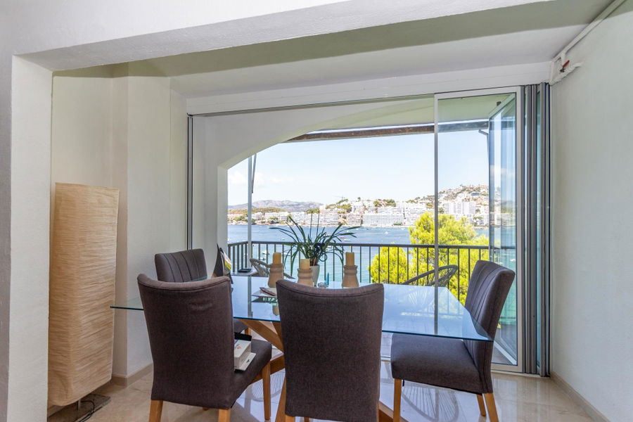 Cozy apartment in a prime location with sea views in Santa Ponsa for sale
