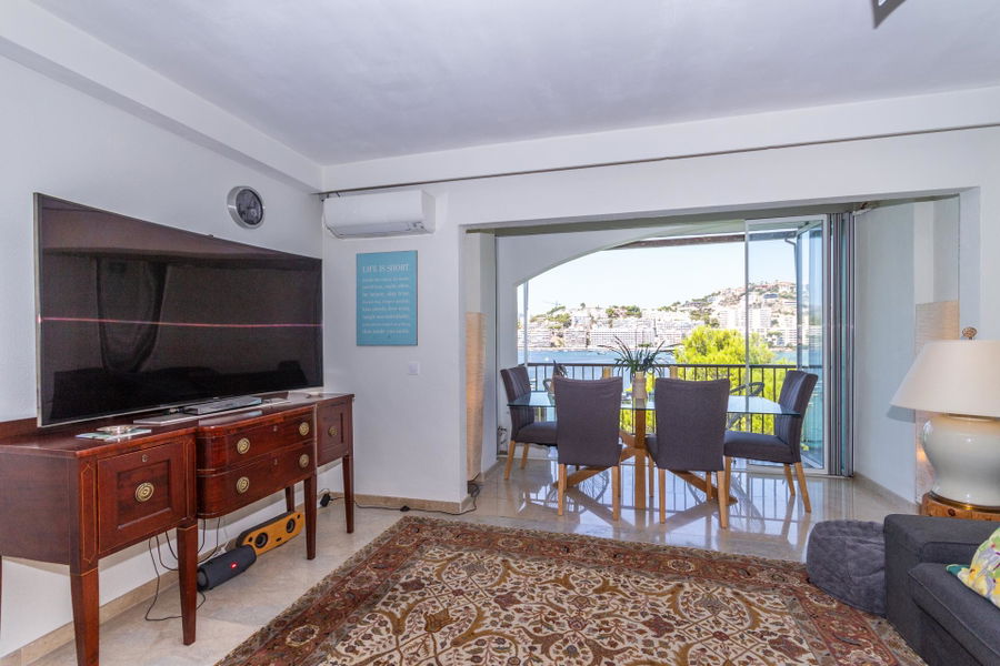 Cozy apartment in a prime location with sea views in Santa Ponsa for sale