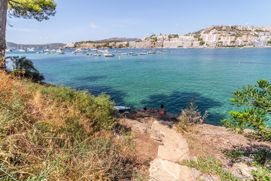 Cozy apartment in a prime location with sea views in Santa Ponsa for sale