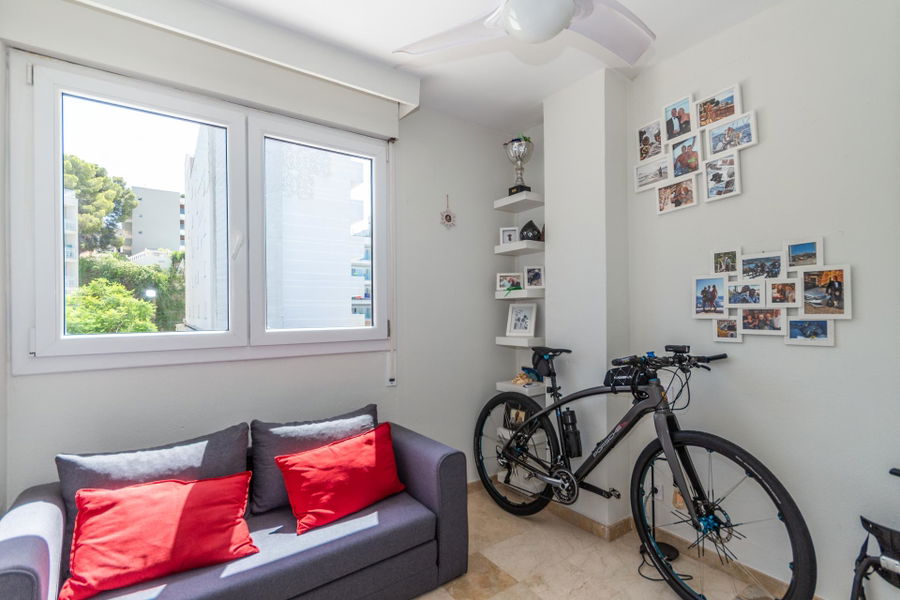 Cozy apartment in a prime location with sea views in Santa Ponsa for sale