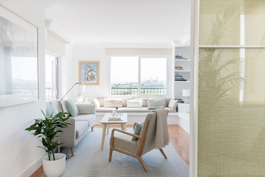 Helles Penthouse mit grosser Terrasse und schöner Aussicht in Molinar in Meeresnähe