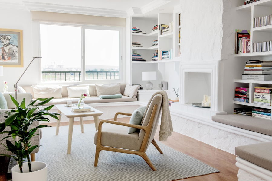 Helles Penthouse mit grosser Terrasse und schöner Aussicht in Molinar in Meeresnähe