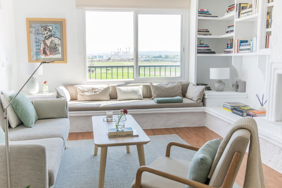 Helles Penthouse mit grosser Terrasse und schöner Aussicht in Molinar in Meeresnähe