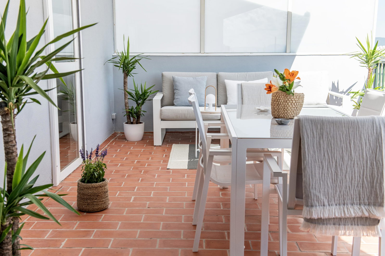 Helles Penthouse mit grosser Terrasse und schöner Aussicht in Molinar in Meeresnähe