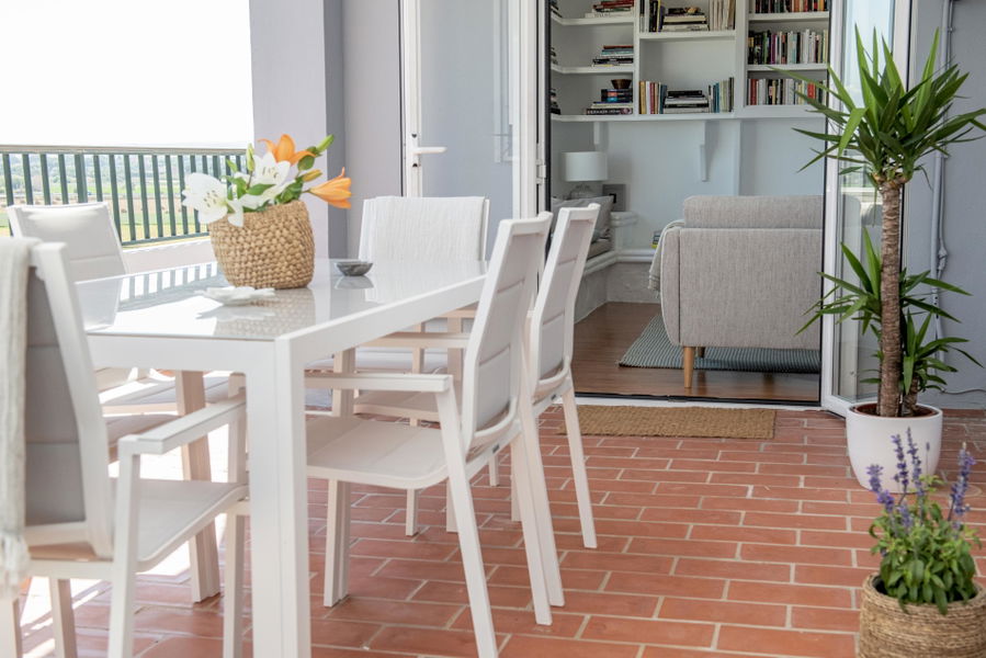 Helles Penthouse mit grosser Terrasse und schöner Aussicht in Molinar in Meeresnähe