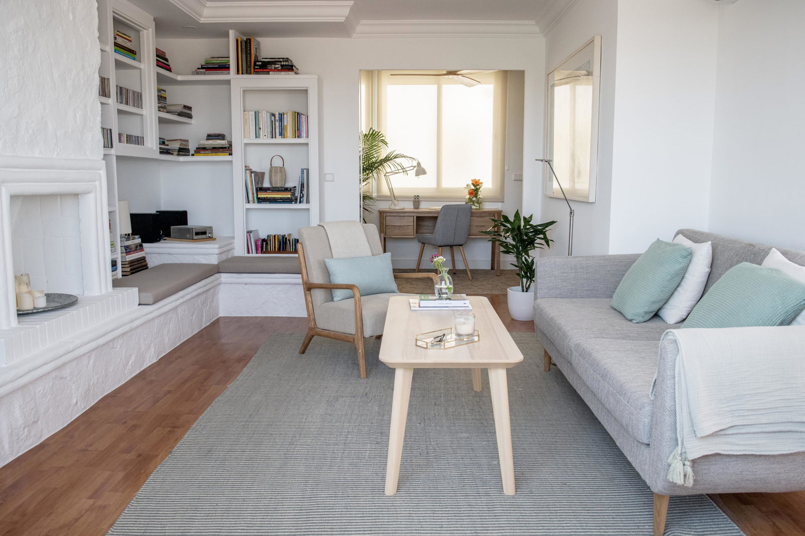 Helles Penthouse mit grosser Terrasse und schöner Aussicht in Molinar in Meeresnähe
