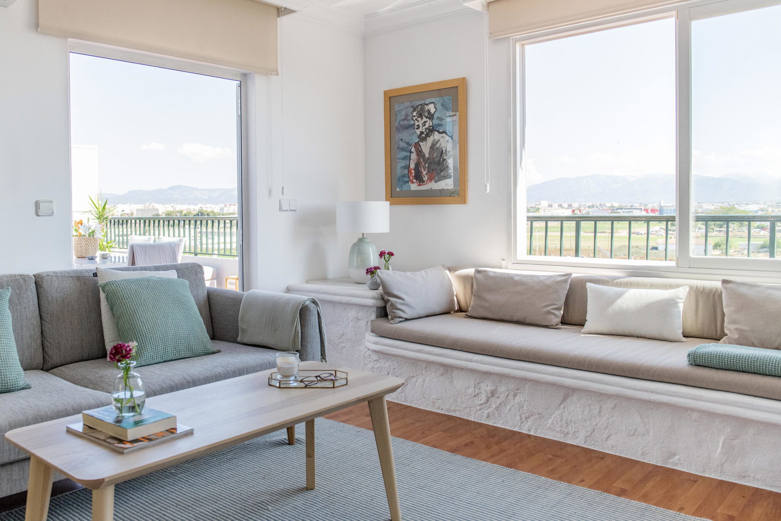 Helles Penthouse mit grosser Terrasse und schöner Aussicht in Molinar in Meeresnähe