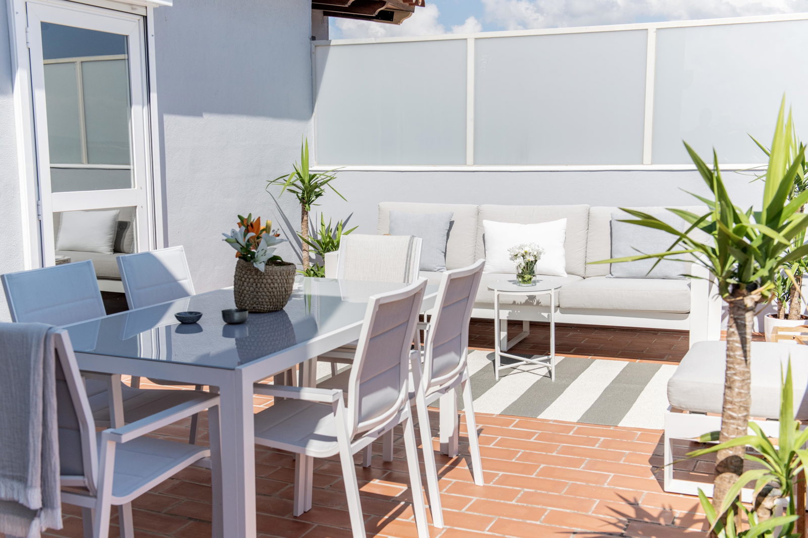 Helles Penthouse mit grosser Terrasse und schöner Aussicht in Molinar in Meeresnähe